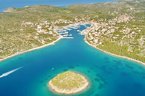 Camping More - Jezera, Murter, Northern Dalmatia - Avtokampi.si