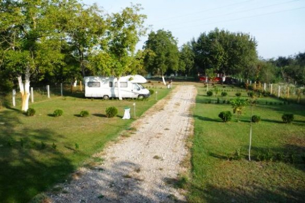 Spisek kampov v Srbiji kamor lahko po novem potujemo tudi z osebno izkaznico