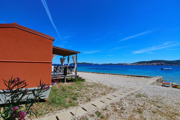 Agencija Adriatic Kampovi je podelila najem mobilne hišice v Istri in Dalmaciji