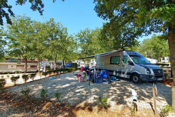 Kamp Polidor - 2 osebi kampirata za 16 €, najem mobilne hiške od 49 €