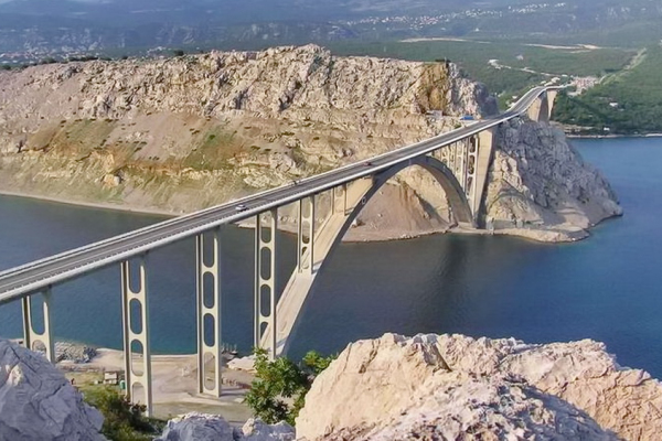 Na Hrvaškem so 15. junija ukinili plačilo mosta na otok Krk