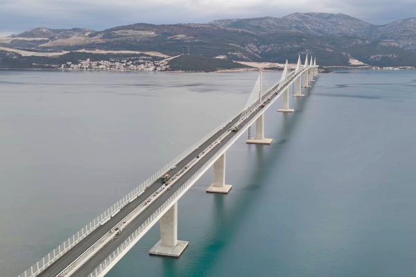 Most na Pelješac bo odprt junija, vožnja po njem bo brezplačna