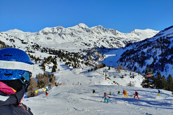 How will covid-19 shape the skiing season in Austria?